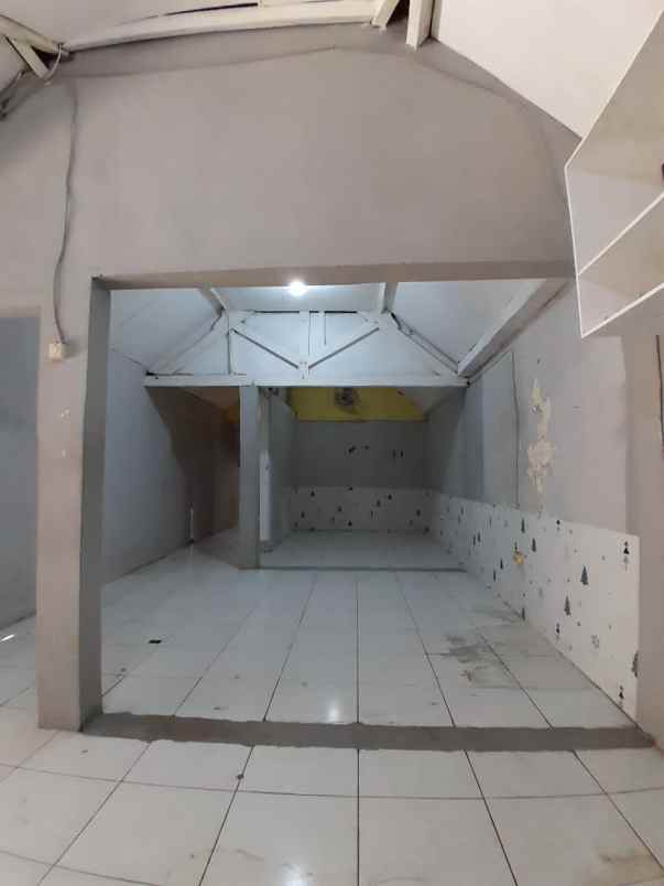 rumah bisa buat kost di kalicari palebon strategis