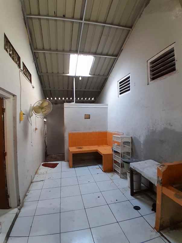 rumah bisa buat kost di kalicari palebon strategis