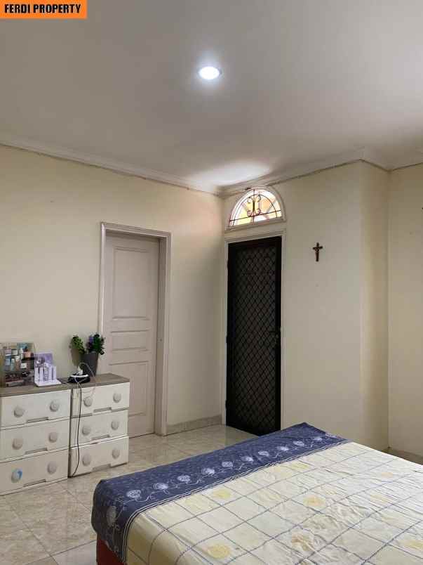 rumah canti 2 lantai raffles hills cibubur