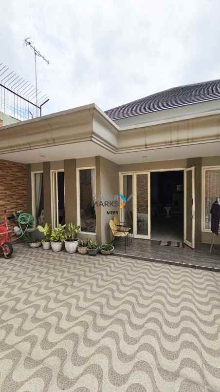 rumah cantik manyar jaya full furnished siap huni