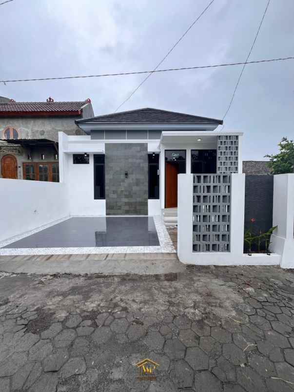 rumah cantik nyaman lokasi strategis dekat kampus uii