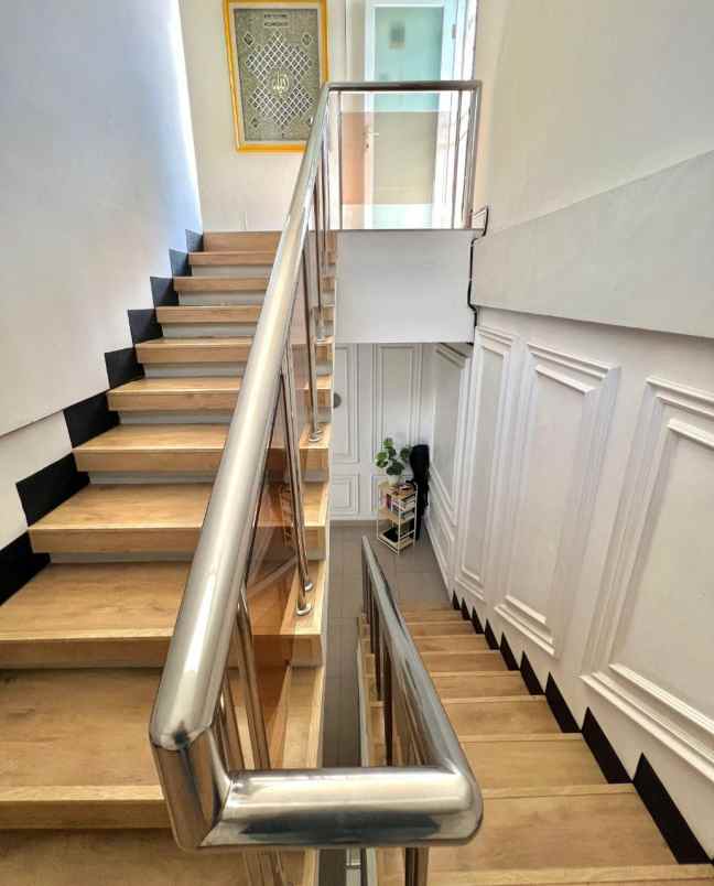 rumah dengan kolam renang di antapani bandung