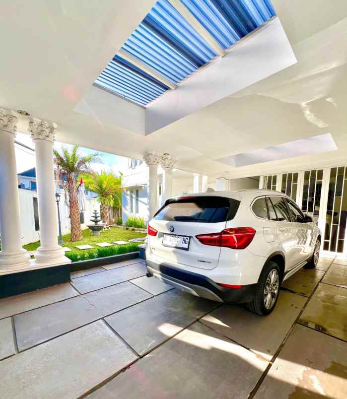 rumah dengan kolam renang di antapani bandung