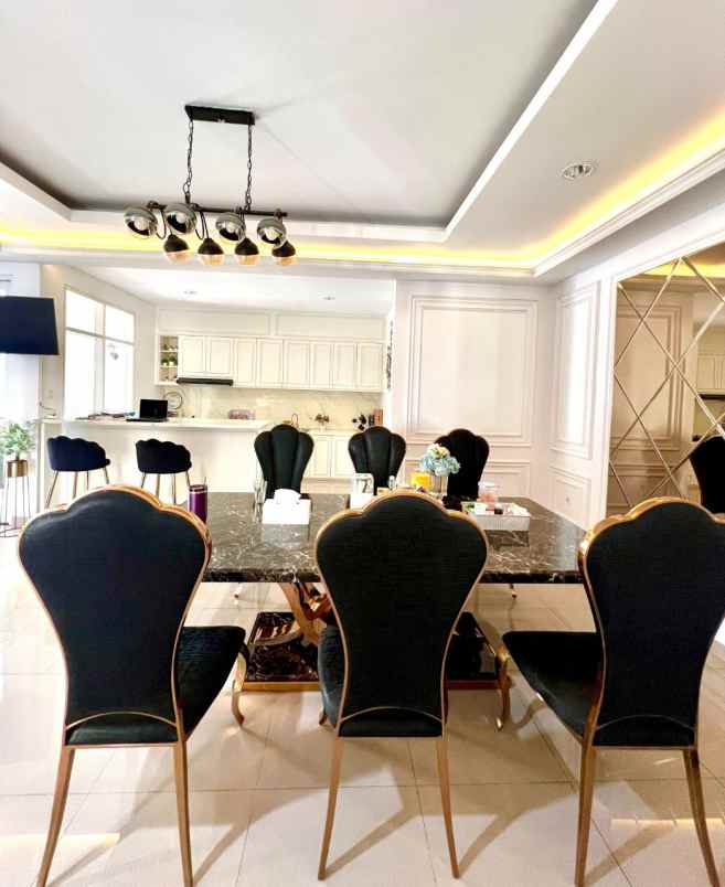 rumah dengan kolam renang di antapani bandung