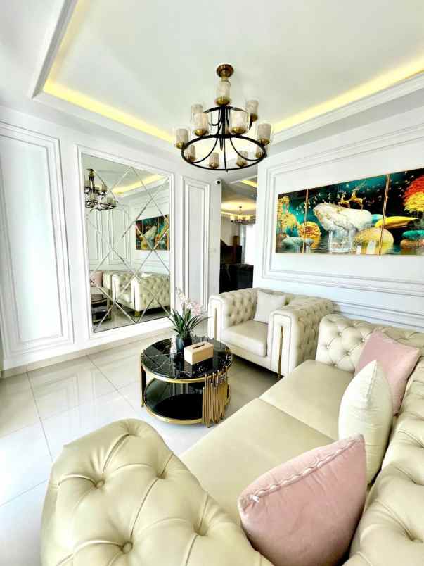 rumah dengan kolam renang di antapani bandung