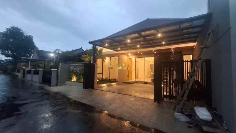 rumah desain kontemporer 8 menit ke rs hermina jogja