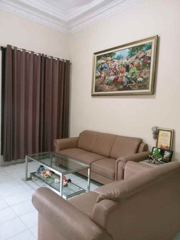 rumah dharmahusada indah strategis siap huni