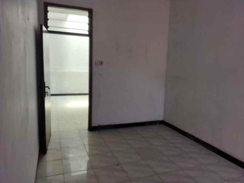 rumah disewakan dukuh kupang barat surabaya