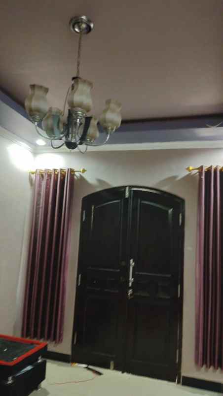 rumah dngan halaman luas siap huni