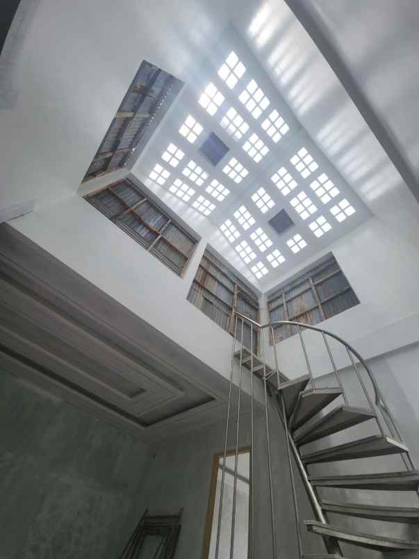 rumah furnished 3 lantai di puri indah jakarta barat