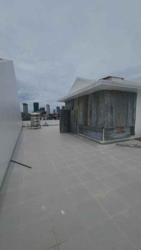 rumah furnished 3 lantai di puri indah jakarta barat