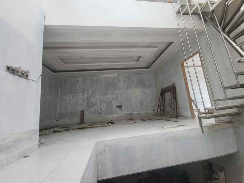 rumah furnished 3 lantai di puri indah jakarta barat