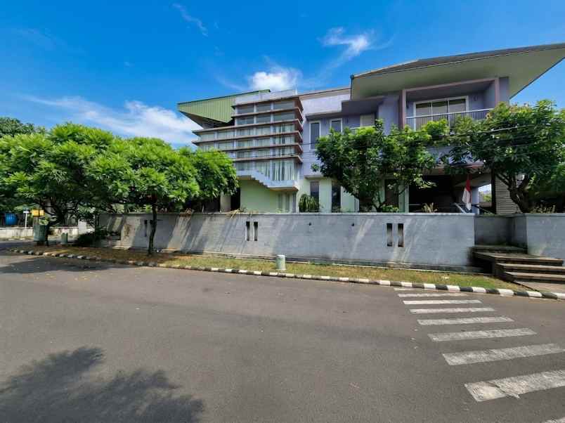 rumah hook 3 muka extra luas kemang pratama 2 bekasi