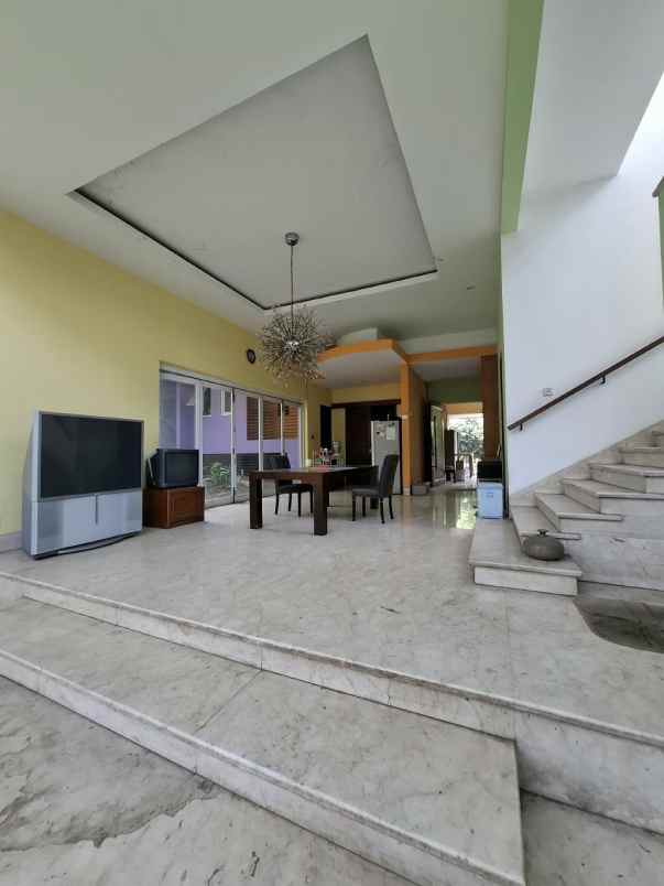 rumah hook 3 muka extra luas kemang pratama 2 bekasi