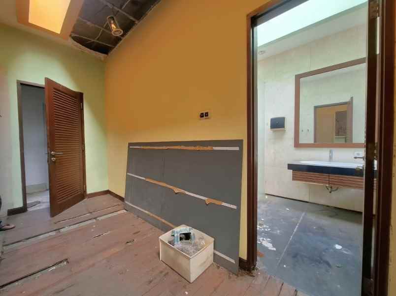 rumah hook 3 muka extra luas kemang pratama 2 bekasi