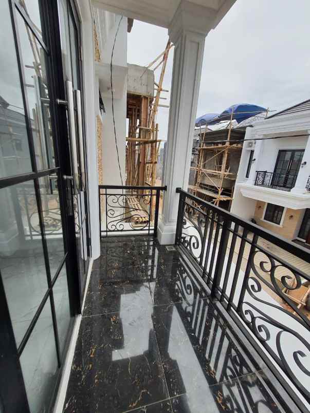 rumah jalan raya pekapuran