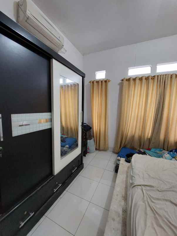 rumah jalan raya serang tangerang