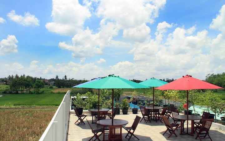 rumah jalan sidokarto area sawah