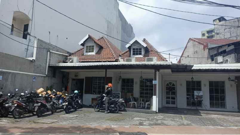 rumah jl sumatra cocok buat usaha strategis