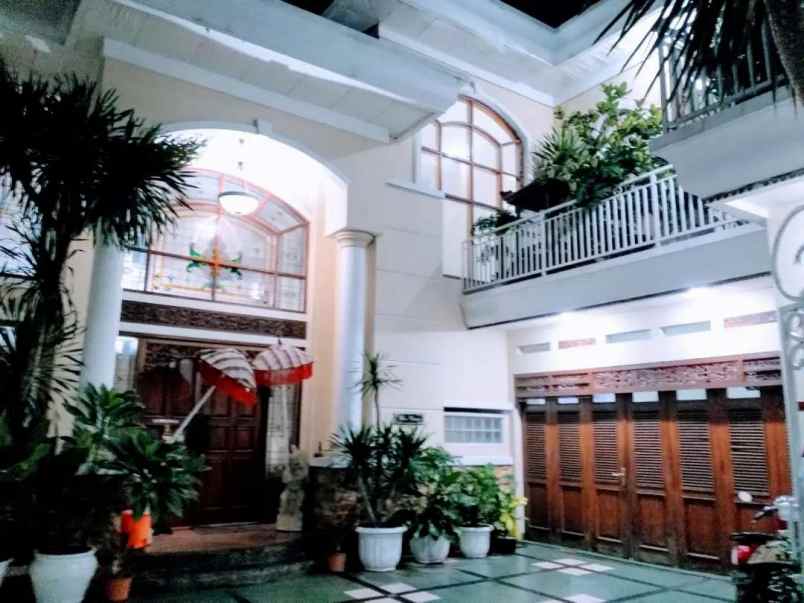 rumah kemang utara raya