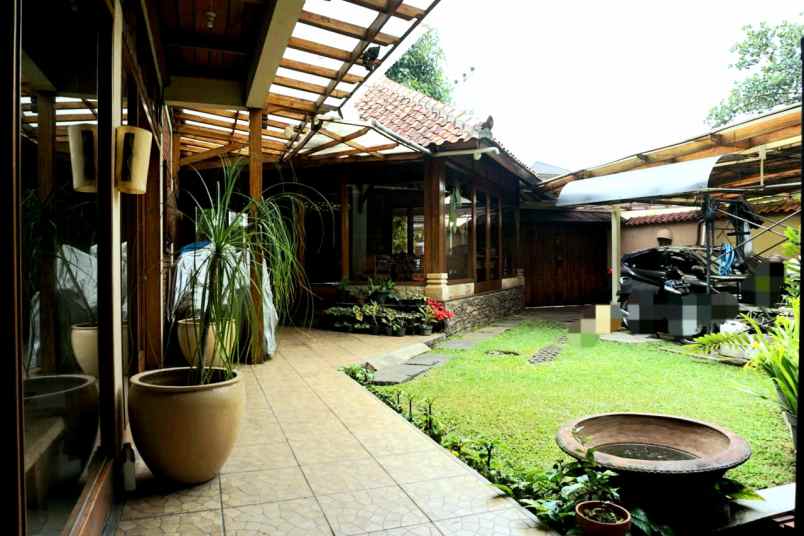 rumah klasik asri udara sejuk sayap dago bandung utara