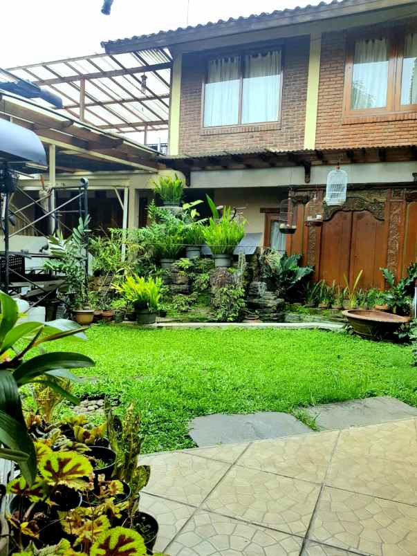 rumah klasik asri udara sejuk sayap dago bandung utara