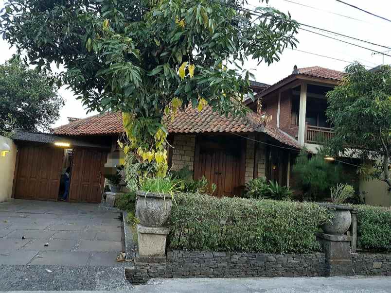 rumah klasik asri udara sejuk sayap dago bandung utara
