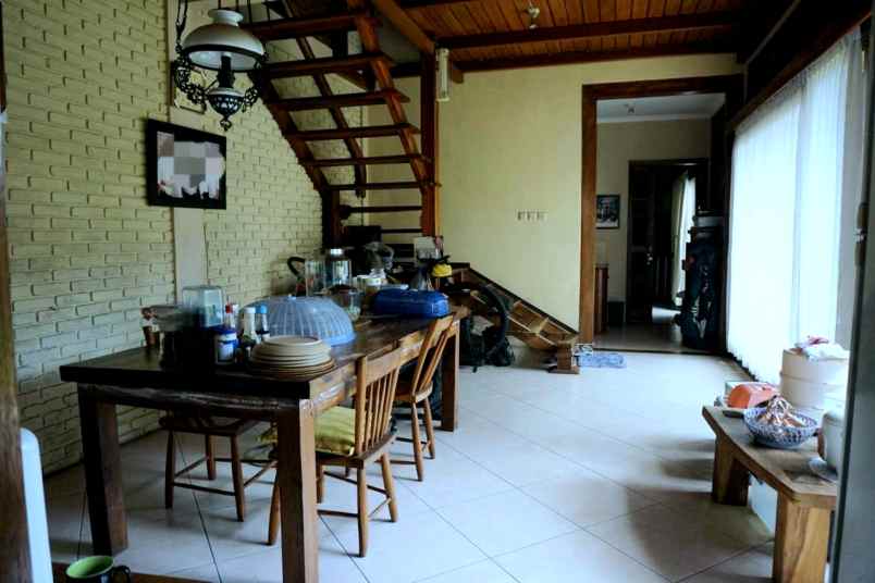 rumah klasik asri udara sejuk sayap dago bandung utara