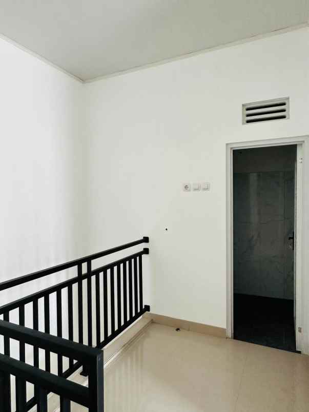 rumah klasik modern siap huni di ciputat tangsel