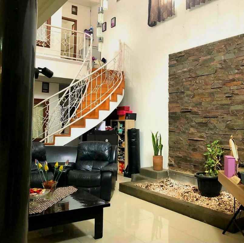 rumah komplek antapani dekat arcamanik bandung