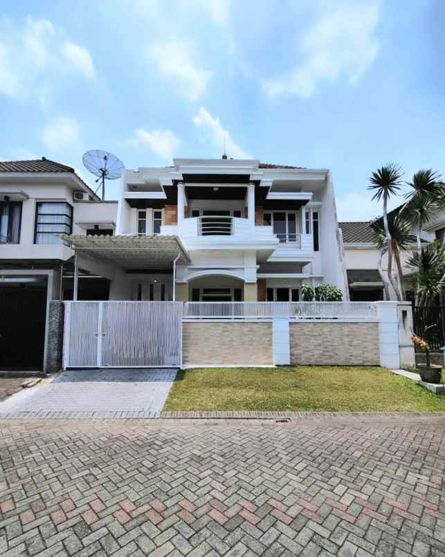 rumah lokasi berada di kawasan elit perum araya