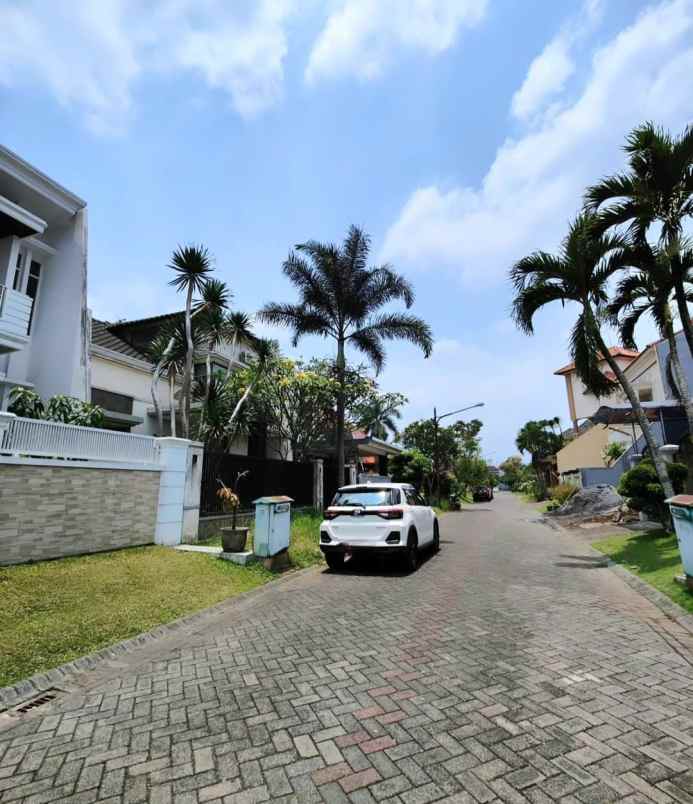 rumah lokasi berada di kawasan elit perum araya