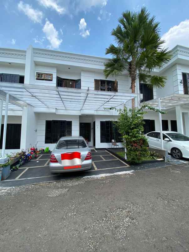 rumah lokasi strategis di area