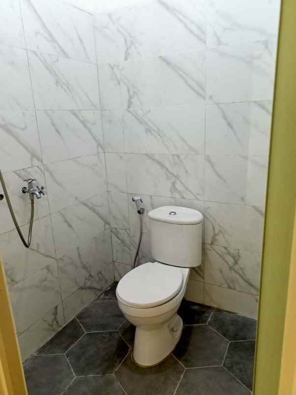 rumah lokasi strategis dijalan