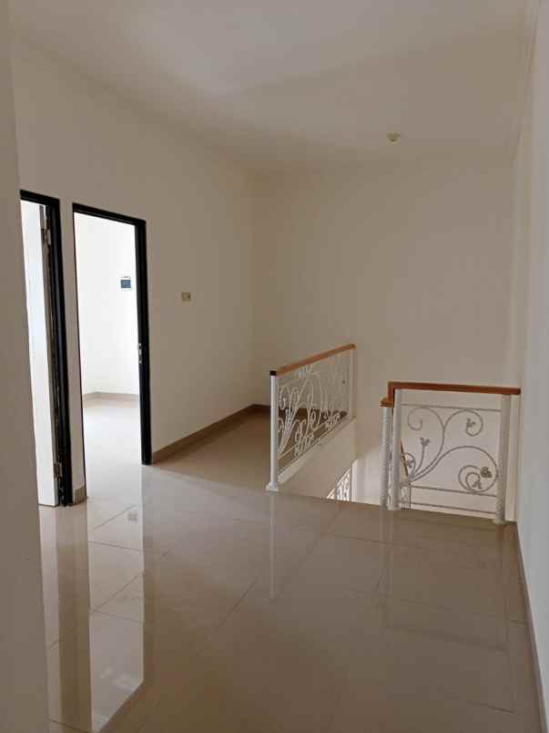 rumah lokasi strategis dijalan