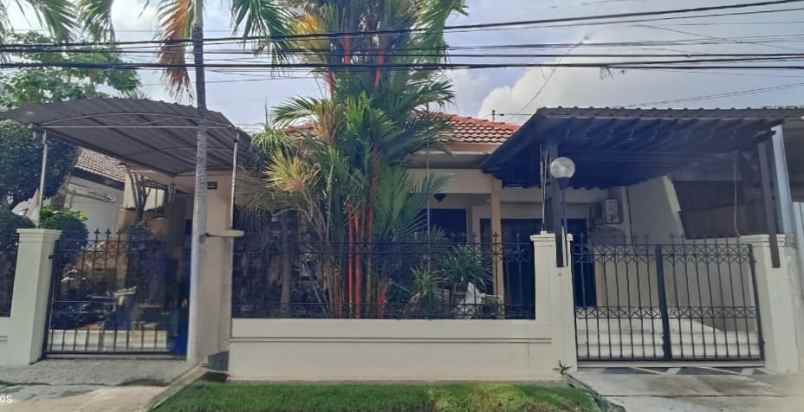 rumah manyar indah strategis siap huni