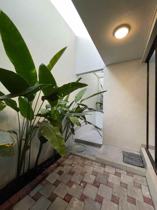 rumah mewah 2 lantai dekat kampus upn jogja