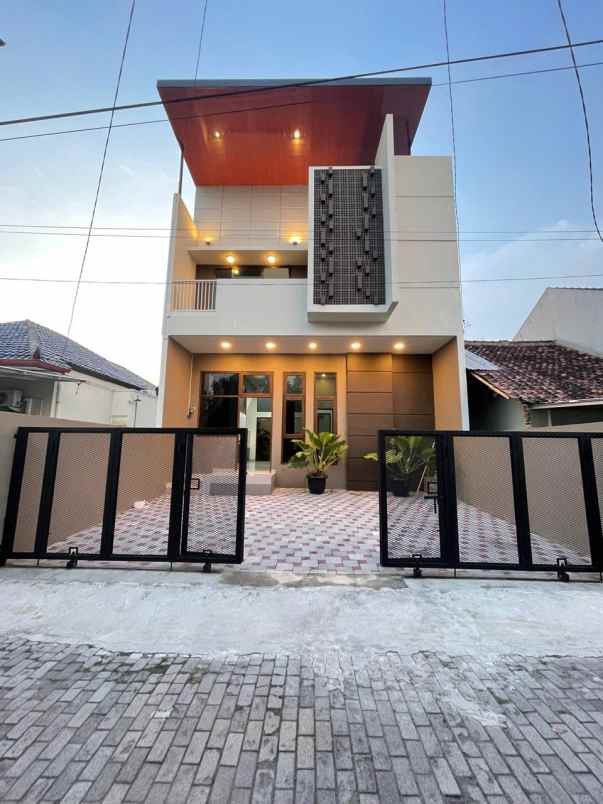 rumah mewah 2 lantai dekat kampus upn jogja