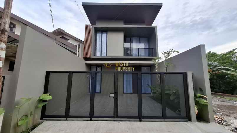 rumah mewah 2 lantai di condongcatur dekat kampus ugm