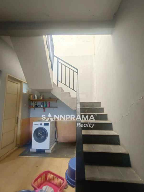 rumah mewah dan luas di mekarjaya pusat kota depok