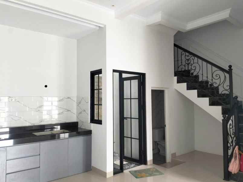rumah mewah disain american classik jagakarsa jakarta