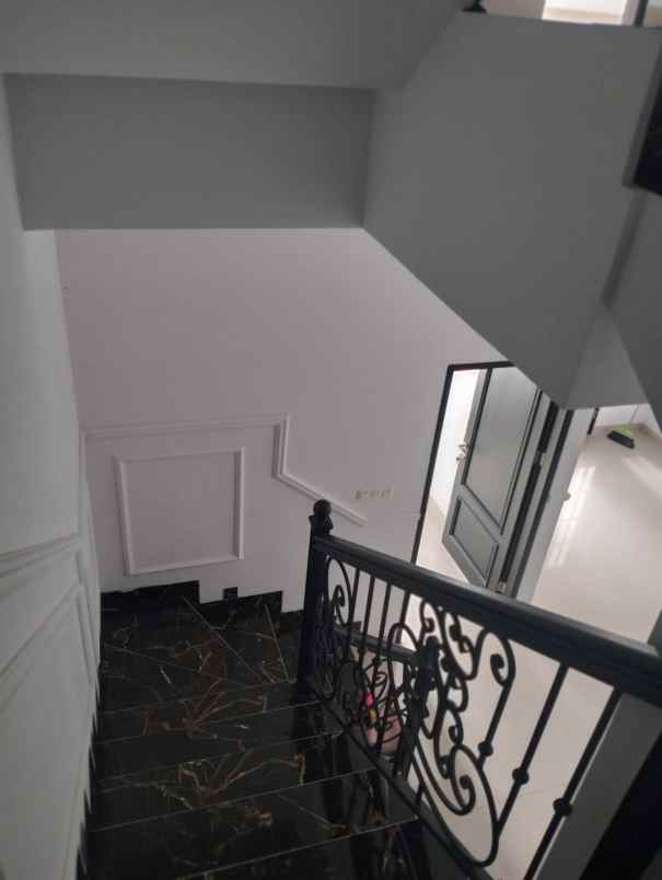 rumah mewah disain american classik jagakarsa jakarta