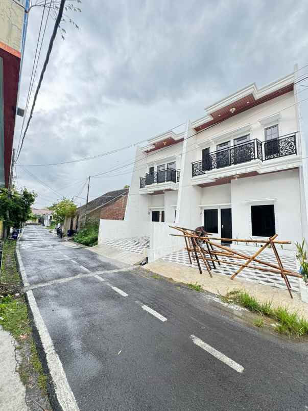 rumah mewah dua lantai daerah klipang semarang