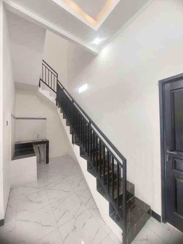 rumah mewah dua lantai daerah klipang semarang