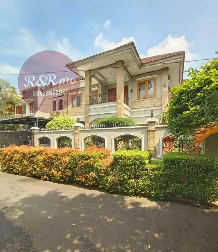 Rumah Mewah Kolam Renang Pondok Kelapa Jakarta Timur