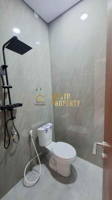 rumah mewah minimalis dekat jalan kaliurang kampus uii