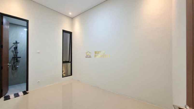 rumah mewah minimalis dekat jalan kaliurang kampus uii