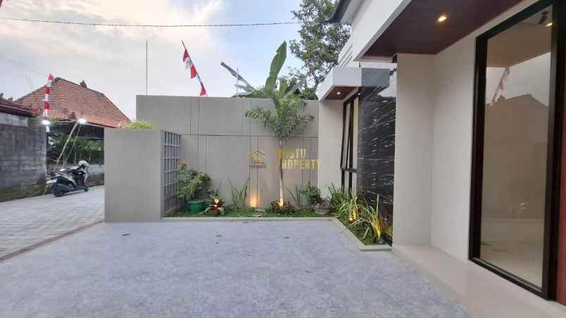 rumah mewah minimalis dekat jalan kaliurang kampus uii