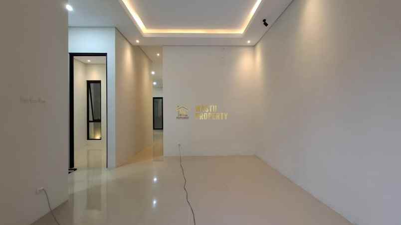 rumah mewah minimalis dekat jalan kaliurang kampus uii