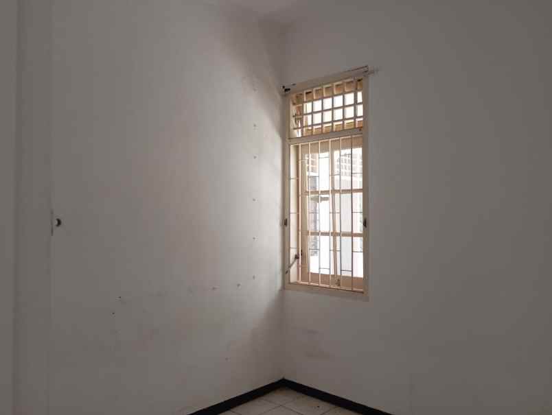 rumah mewah siap huni lokasi di pbi araya